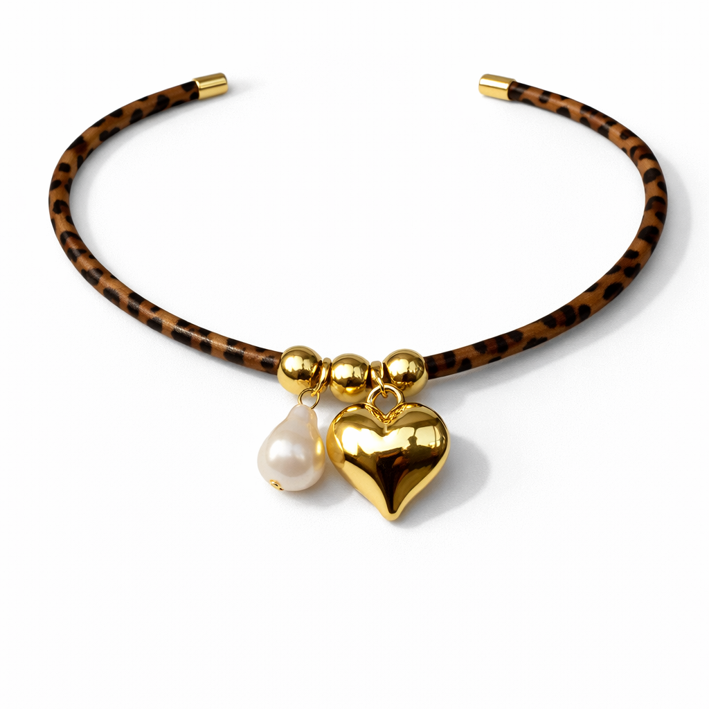 Wild Heart – Collana con Ciondolo a Cuore e Catenina Leopardata in Tessuto