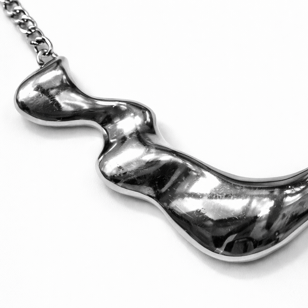 Silver Wave – Collana a Forma di Onda in Finitura Argento