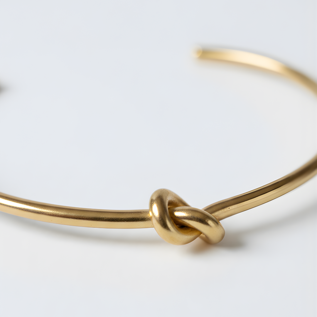 Legame d’Oro – Bracciale con Nodo Centrale