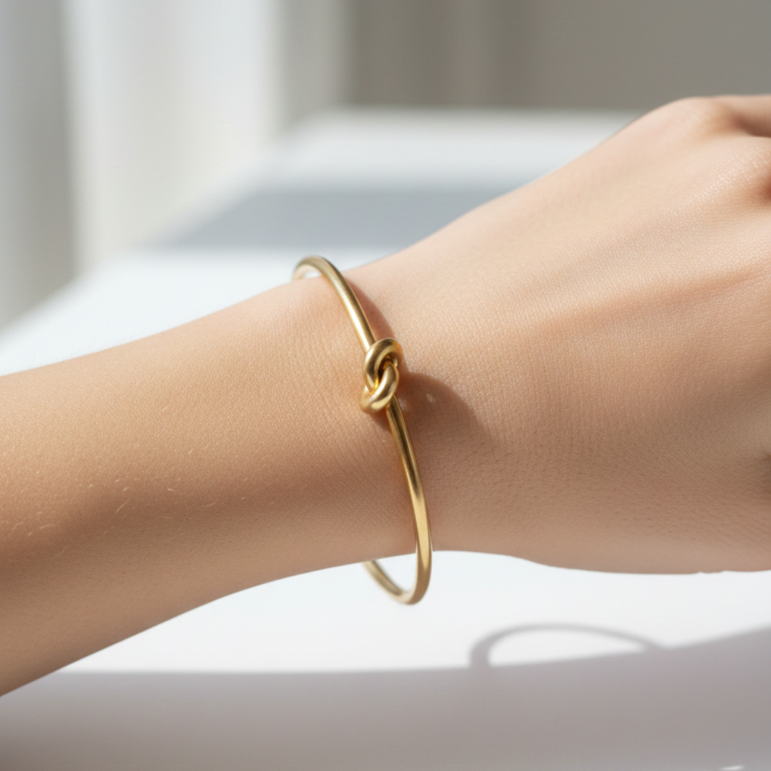 Legame d’Oro – Bracciale con Nodo Centrale