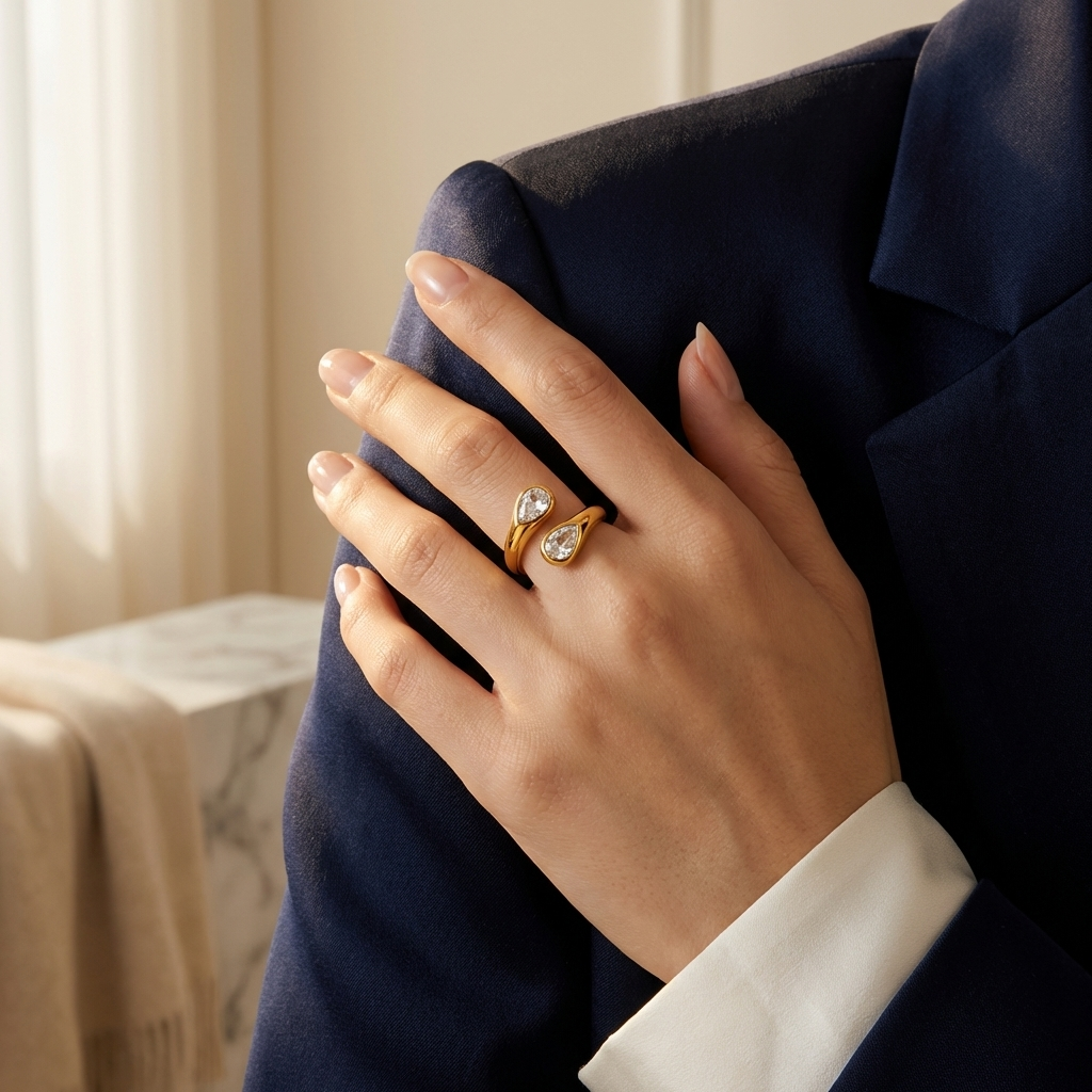 AURA DROP RING - Eleganza che cattura la luce