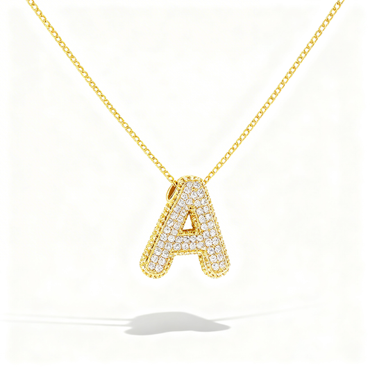 Aura Letter Necklace: la tua iniziale, la tua luce